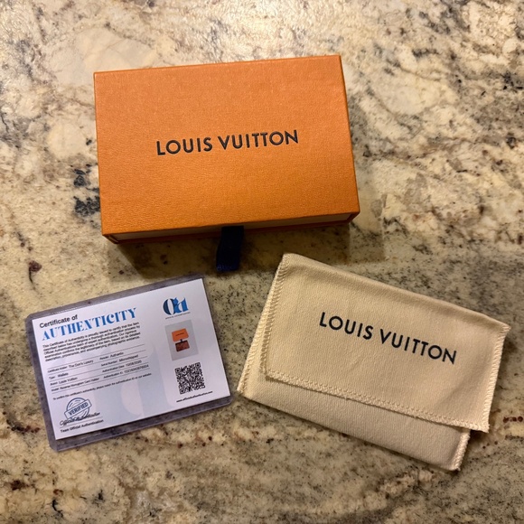 Louis Vuitton Card Case Monogram Reverse - Picture 2 of 6